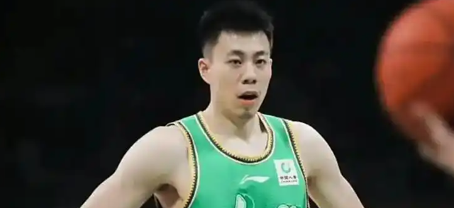 张镇麟离队居然是因为与杨鸣有矛盾，辽篮应该感谢这位颜值少帅